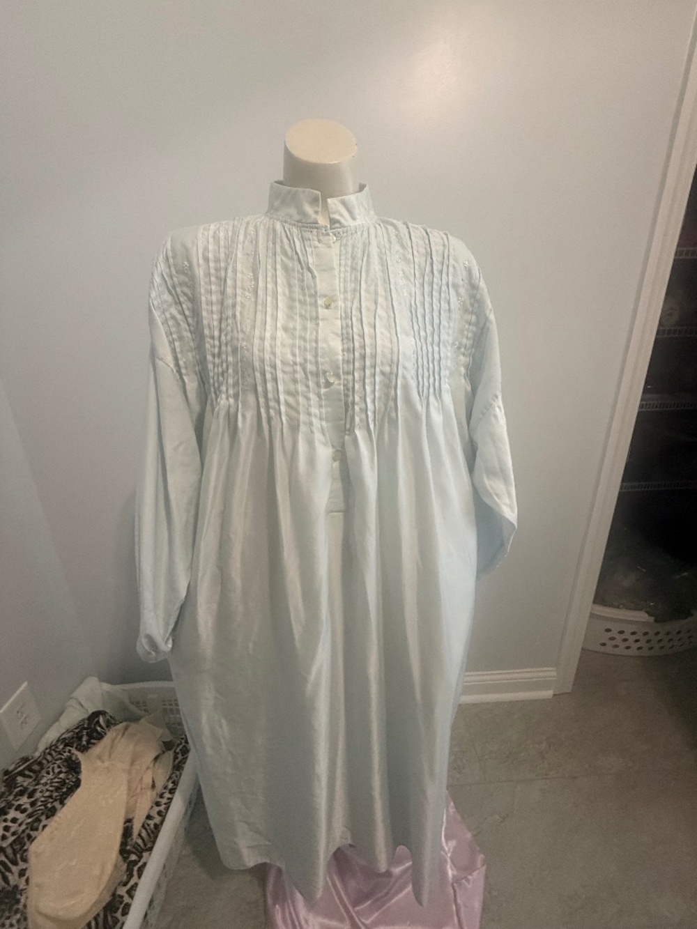 Barbizon blue nightgown,M/L.